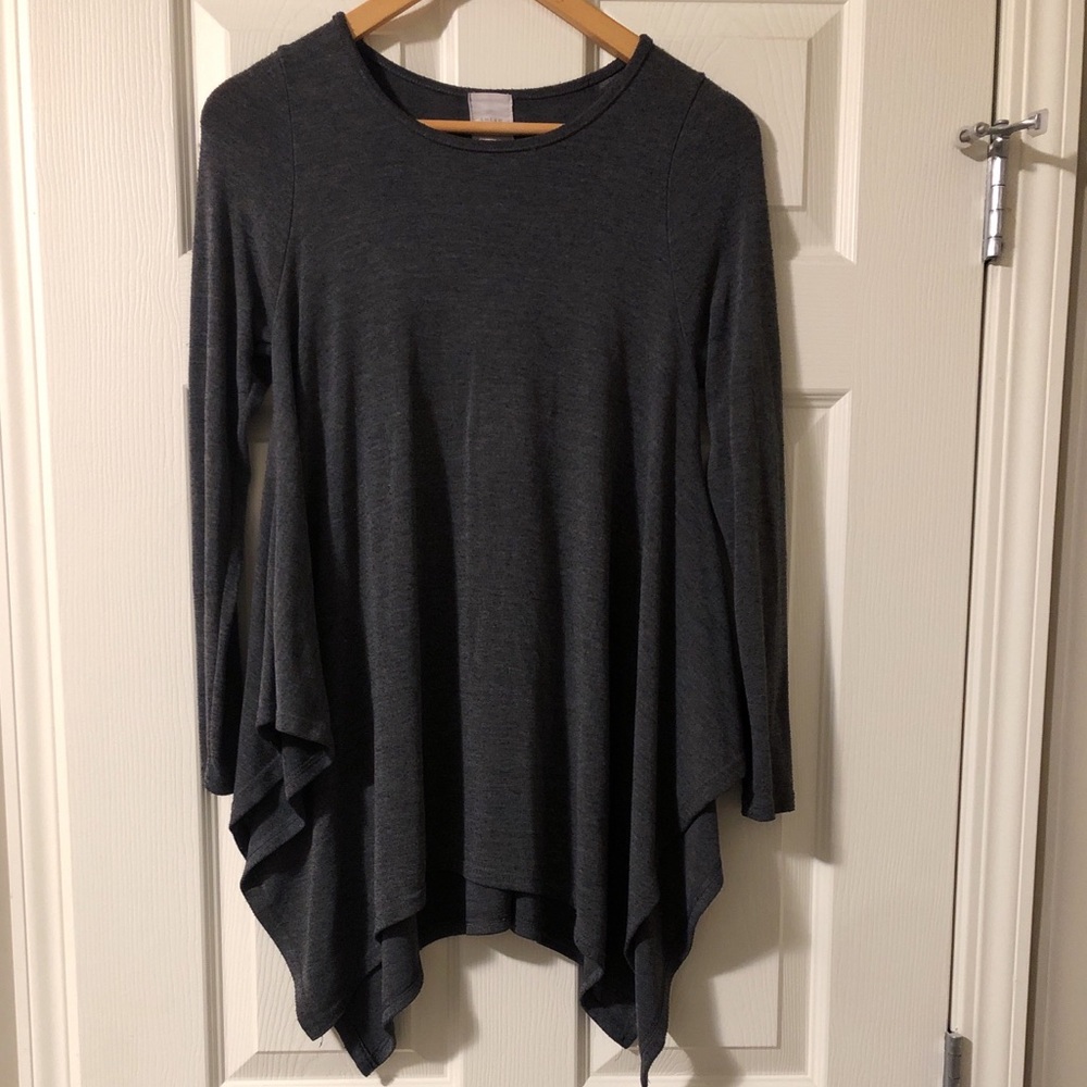 Loft 82 Assymetrical Hem Long Sleeve Grey Top
